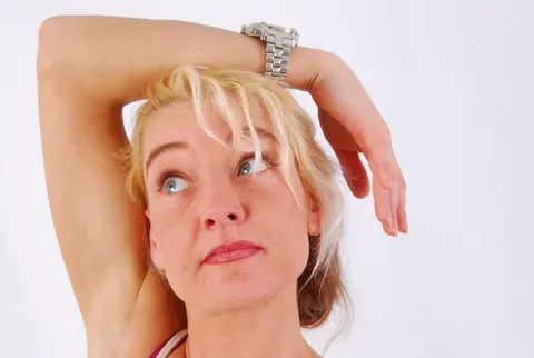 Blonde MILF Poses in Jeans Wearing a Huge Metal Watch – photo 5 of 16