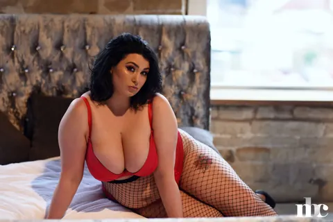 BBW Flaunts Her Big Tits in Lingerie, Stockings and a Bikini – photo 6 of 21