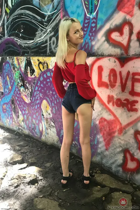 Kate Bloom: Pale Skinny Blonde in a Bikini Spreads on the Beach – photo 17 of 21