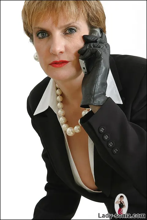 Mature Woman in Leather Gloves Strokes Cock Outdoors – photo 3 of 15