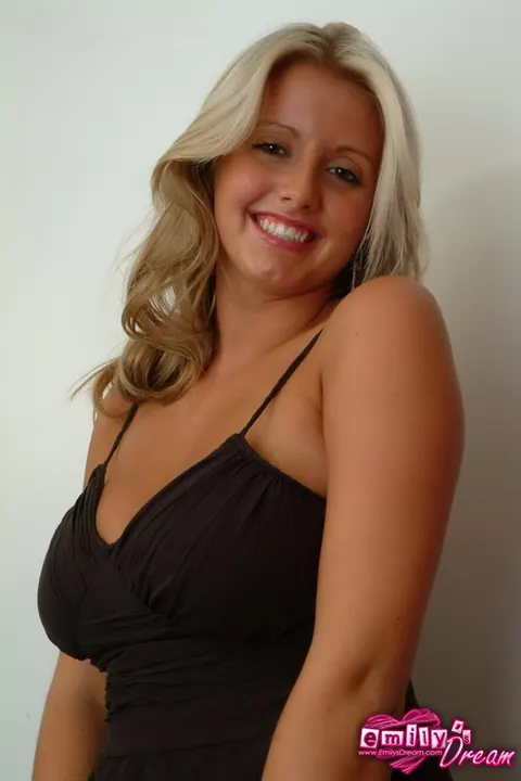 Emily Brady: Blonde Flaunts Her Big Natural Tits in Black Lace Panties – photo 3 of 16