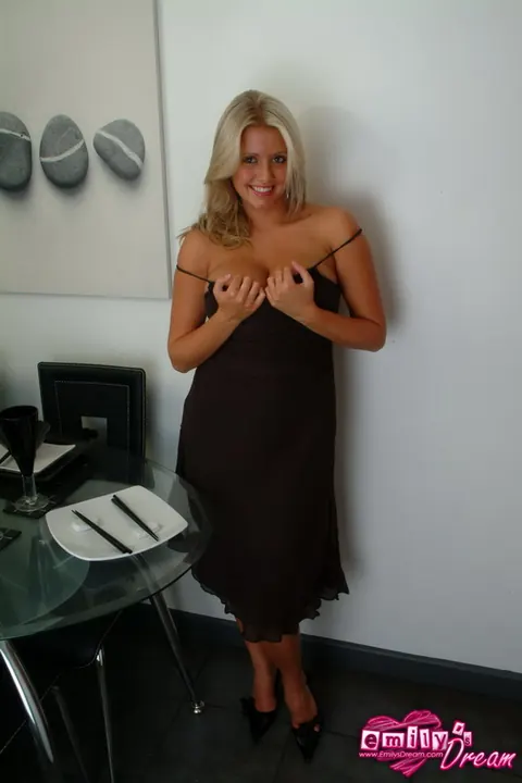 Emily Brady: Blonde Flaunts Her Big Natural Tits in Black Lace Panties – photo 4 of 16