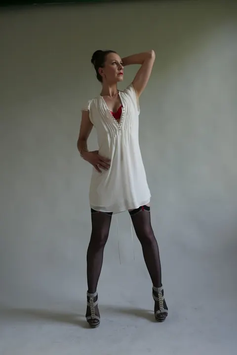 VALERIA JONES: Tall German MILF in Black Stockings Fucks and Spreads – photo 4 of 17