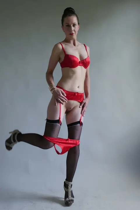 VALERIA JONES: Tall German MILF in Black Stockings Fucks and Spreads – photo 6 of 17