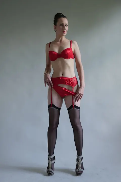 VALERIA JONES: Tall German MILF in Black Stockings Fucks and Spreads – photo 3 of 17