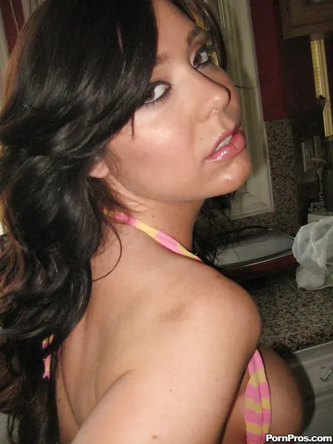 Beverly Hills: Busty Brunette Amateur Strips Out of Her Bikini and Spreads Her Pussy – photo 6 of 16