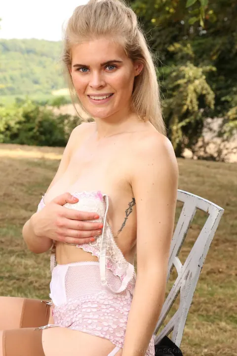 Blonde PAWG Strips Out of Her Secretary Uniform in the Forest – photo 18 of 21
