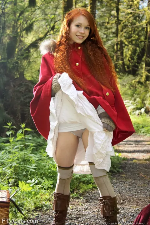 Petite Redhead Fingers Her Pussy with a Banana in the Forest – photo 2 of 16