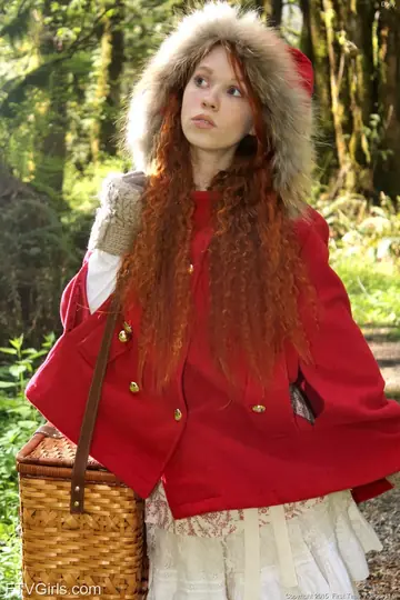 Petite Redhead Fingers Her Pussy with a Banana in the Forest