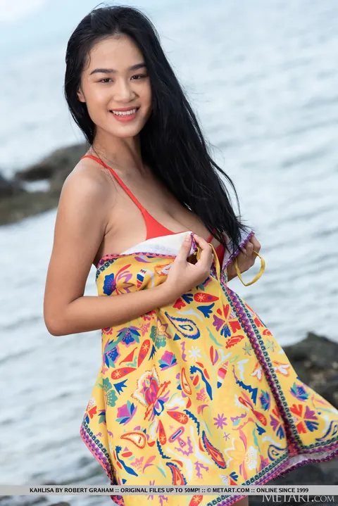 Brunette Strips Out of Her Panties on the Beach – photo 2 of 18