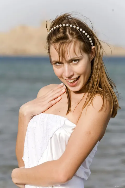 PAWG in a Skirt Spreads Her Legs on the Beach – photo 2 of 21