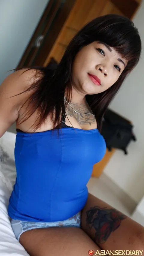Tall Asian Woman Undresses for a Casting – photo 5 of 21