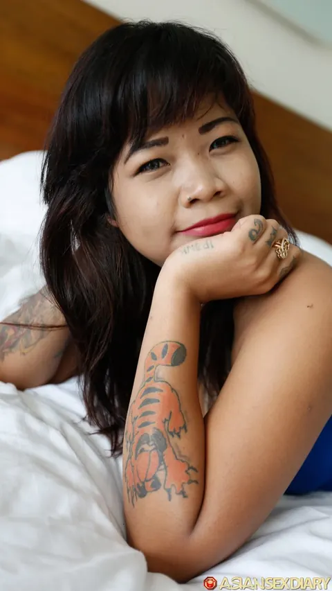 Tall Asian Woman Undresses for a Casting – photo 9 of 21