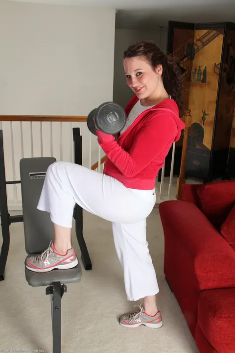 PAWG MILF Spreads Her Shaved Pussy in the Gym – photo 1 of 21