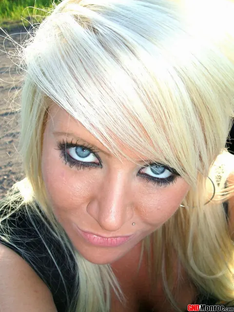 Blonde in a Skirt Spreads Her Legs in the Car – photo 11 of 12