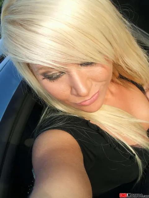 Blonde in a Skirt Spreads Her Legs in the Car – photo 10 of 12