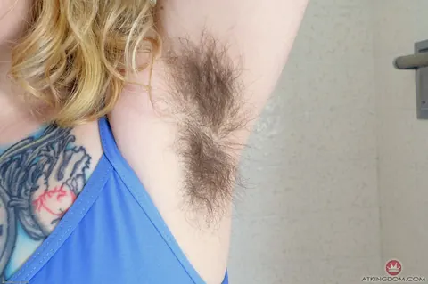 Felicia Fisher: Amateur Blonde PAWG Shows Hairy Armpits and Bush – photo 5 of 21