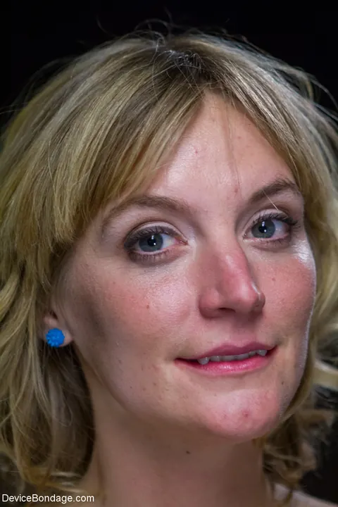 Mona Wales: Tall Short-Haired Blonde Stands Restrained and Spreads Her Pussy – photo 17 of 17