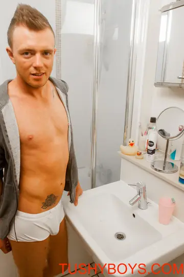 Tattooed Man Poses Nude and Shows His Ass