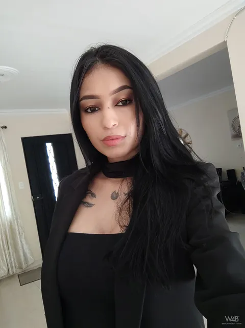 Alexa Belluci: Brunette Latina PAWG Shows Off Her Big Tits in Selfie Tease – photo 3 of 20