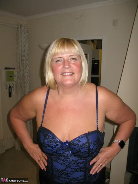 Mature Blonde BBW Strips Out of Her Lingerie and Spreads Outdoors – photo 2 of 16