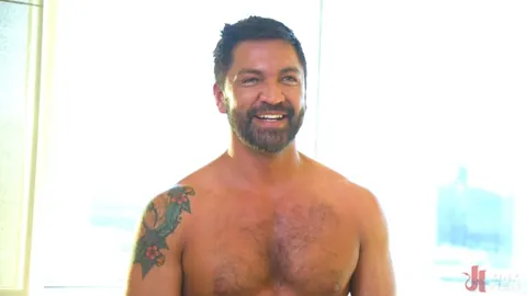 Two Men Kiss and Use a Dildo Before Sex – photo 15 of 15