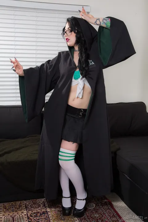 Draven Star: Busty Brunette in Glasses Sheds Her Costume and Fingers Her Pussy – photo 3 of 17