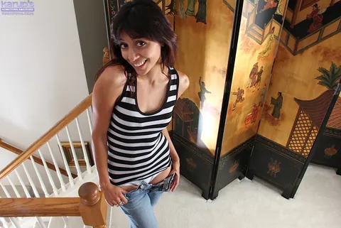 Amateur in Blue Jeans Strips Down and Spreads Her Shaved Pussy – photo 3 of 16
