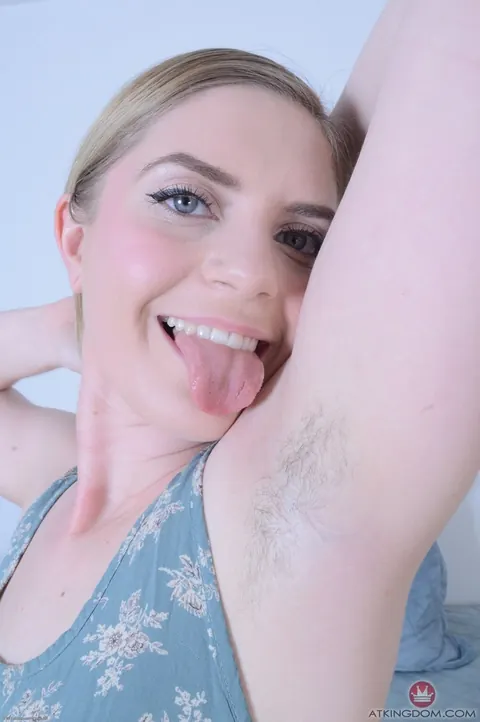 Dresden: Thick Blonde Spreads Her Hairy Pussy on the Bed – photo 2 of 20