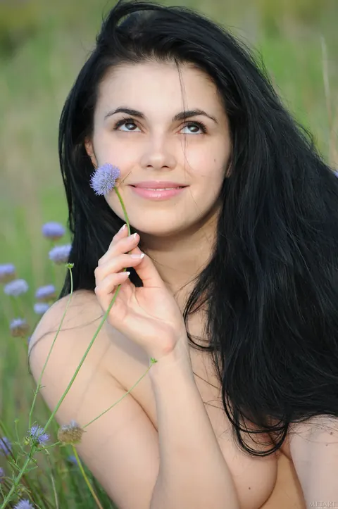 Woman Removes Clothing and Poses Fully Naked – photo 9 of 21
