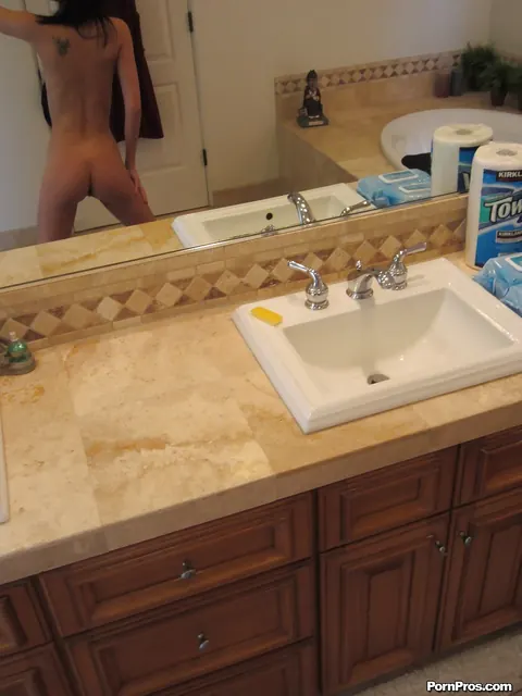 Mimi Rayne: Brunette in Shorts Spreads Her Shaved Pussy for a Mirror Selfie – photo 11 of 16