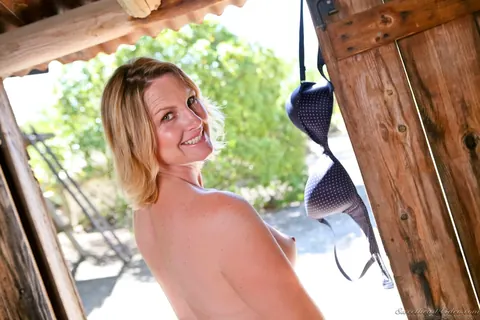 Autum Moon: Thick Blonde MILF Drops Her Panties Outdoors Showing Her Hairy Pussy – photo 6 of 15
