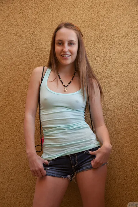 Giselle Locke: Petite Redhead PAWG Strips Out of Her Shorts Outdoors – photo 6 of 11