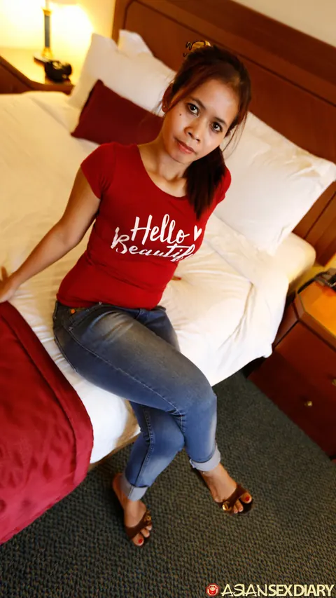 Thick Asian MILF Gets Fucked Doggy Style – photo 2 of 20