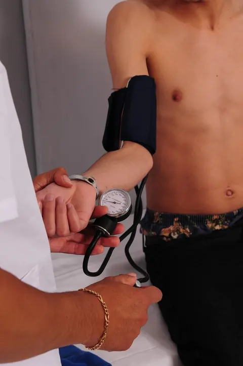 Man Strips Nude at the Doctor's Office – photo 13 of 21