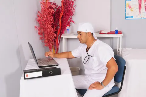 Man Strips Nude at the Doctor's Office – photo 1 of 21