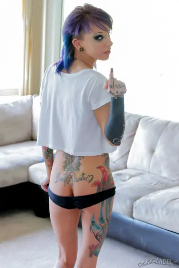 Short-Haired Tattooed Babe Gives POV Blowjob and Rides Cock