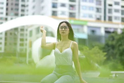 Asian Woman Poses Outdoors in Tight Jeans and a White Top – photo 7 of 21