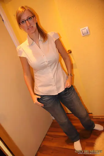 Rachel Donati – Blonde MILF in Glasses Gives POV Blowjob and Takes a Facial