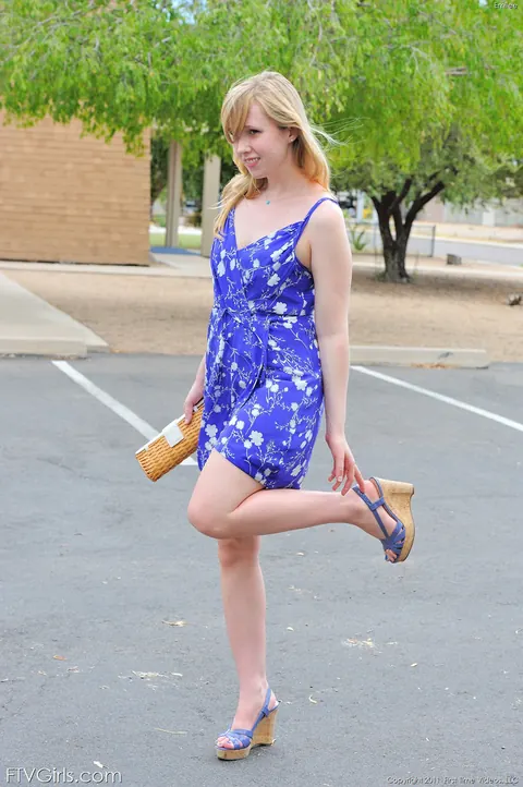 Addison Heart: Thick Amateur Lifts Her Dress to Bare Her Ass Outdoors – photo 10 of 15