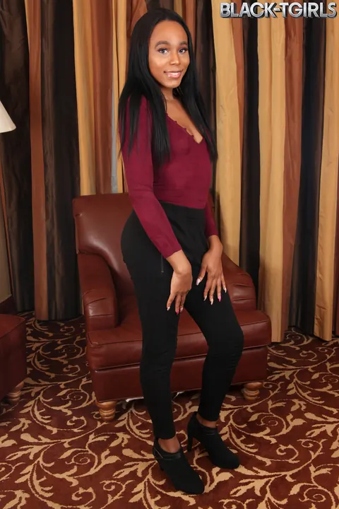 Ebony Trans Woman Bares Her Cock and Body Nude – photo 2 of 16