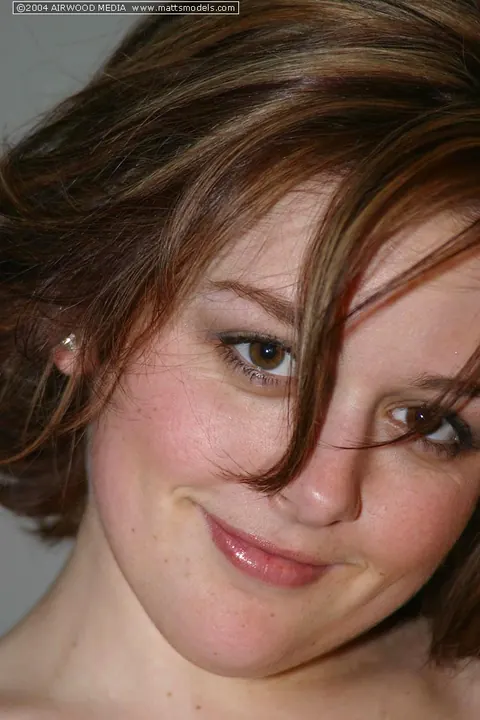Woman Fingers Her Shaved Pussy and Spreads Wide – photo 16 of 16