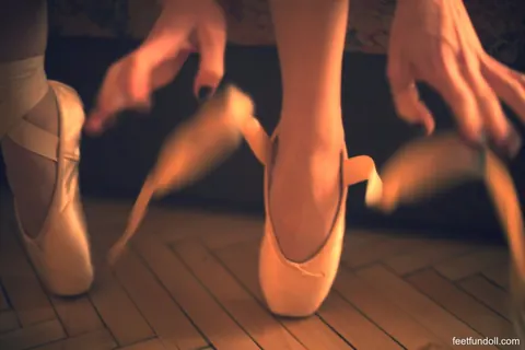 Slim Ballerina Shows Her Feet in Pantyhose – photo 1 of 21