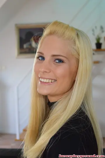 Lara Latex – Tall Blonde MILF and PAWG Brunette in Pantyhose Have Lesbian Sex