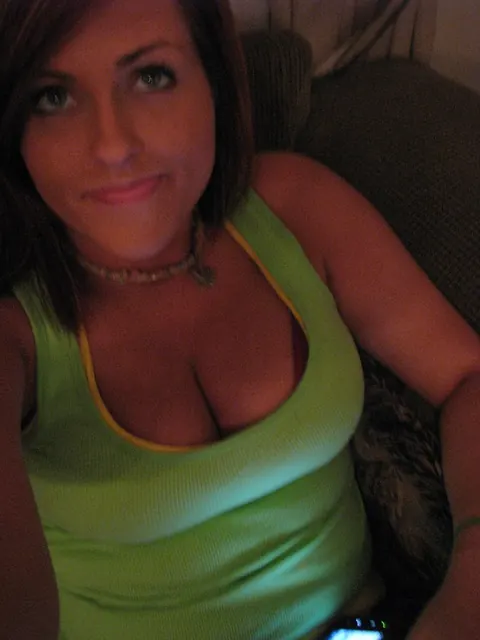 Roxy Belladonna: Brunette Undresses and Poses Showing Her Natural Tits – photo 20 of 21