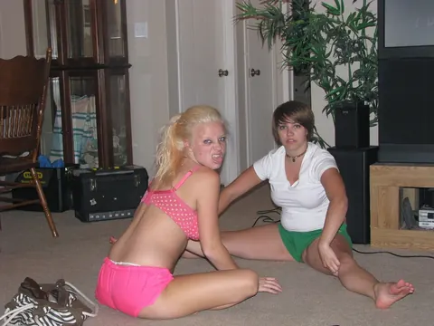 Roxy Belladonna: Brunette Undresses and Poses Showing Her Natural Tits – photo 21 of 21