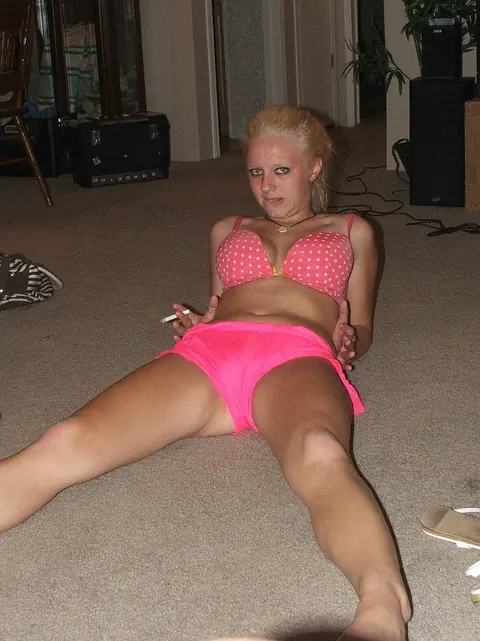Roxy Belladonna: Brunette Undresses and Poses Showing Her Natural Tits – photo 12 of 21