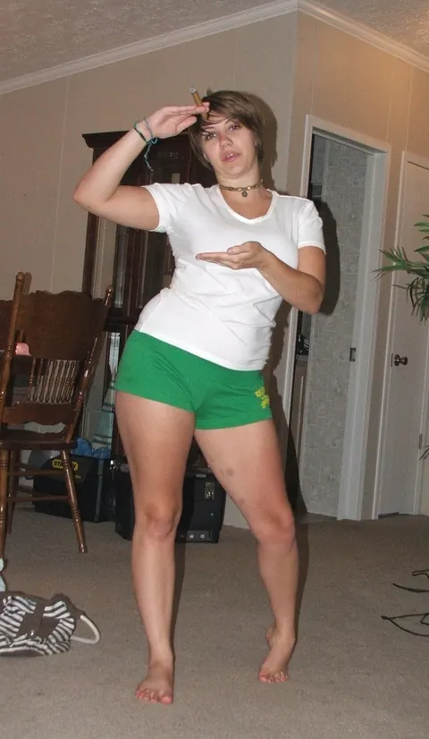 Roxy Belladonna: Brunette Undresses and Poses Showing Her Natural Tits – photo 18 of 21