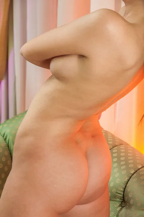 Busty Thick Babe Spreads Her Shaved Pussy Wide – photo 13 of 21