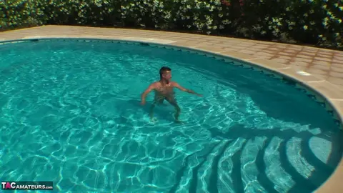 Sweet Susi: Busty Blonde MILF Gets Fucked in the Pool Wearing Sunglasses – photo 1 of 20